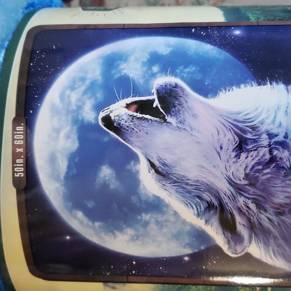 HOST PICK. NIP 50X60 Royal Plush - Picture 3 of 3